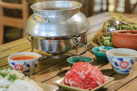 Món lẩu cua được xem là đặc trưng của nhà hàng 1946 - Ảnh: Facebook Nhà hàng 1946 Món lẩu cua được xem là đặc trưng của nhà hàng 1946 - Ảnh: Facebook Nhà hàng 1946
