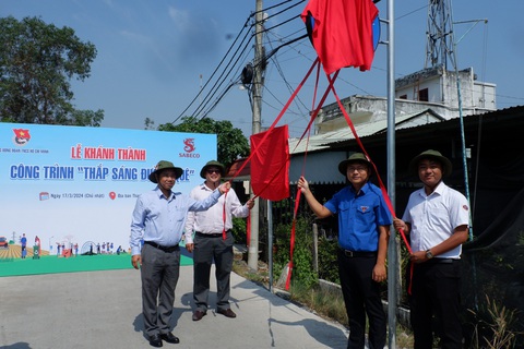 Công trình thanh niên thắp sáng nông thôn mới - Ảnh: KIM ANH Công trình thanh niên thắp sáng nông thôn mới - Ảnh: K. ANH