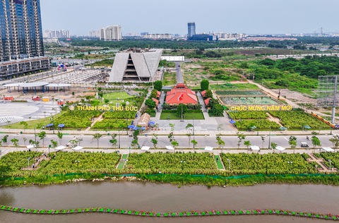 Bờ sông Sài Gòn phía Thủ Thiêm thay đổi rực rỡ- Ảnh 2. Bờ sông Sài Gòn phía Thủ Thiêm thay đổi rực rỡ- Ảnh 2.