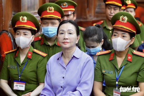 Vụ Vạn Thịnh Phát: Nhìn lại 'núi' tài sản mà bà Trương Mỹ Lan sở hữu- Ảnh 1. Bà Trương Mỹ Lan tại tòa - Ảnh: HỮU HẠNH