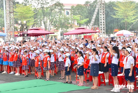 Hàng ngàn học sinh ở Hà Tĩnh hào hứng tham dự ngày hội 'Thiếu nhi vui khỏe'- Ảnh 1. Học sinh ở Hà Tĩnh hào hứng tham gia ngày hội