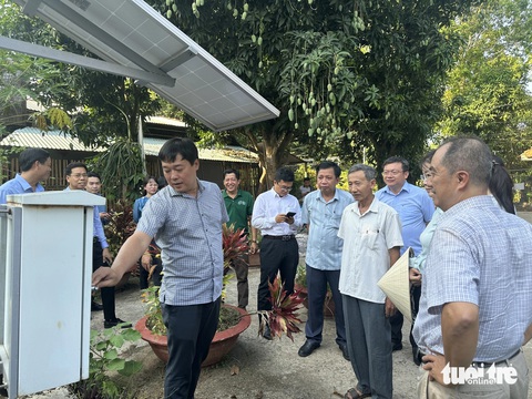 Làng thông minh ở Đồng Tháp trước dịch COVID-19 bây giờ ra sao?- Ảnh 1. Hệ thống quan trắc môi trường được lắp đặt thí điểm tại Tâm Quê hội quán - Ảnh: ĐẶNG TUYẾT