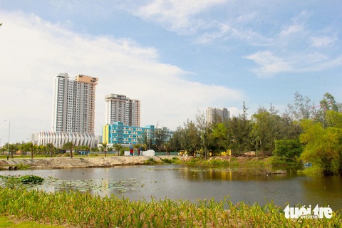 Cocobay Đà Nẵng đơn phương chấm dứt hợp đồng, khách hàng tiếp tục nhận phần khổ, kiện được không?- Ảnh 3. Dự án Cocobay Đà Nẵng từng nhận được nhiều kỳ vọng của các nhà đầu tư khi có sự xuất hiện của cầu thủ nổi tiếng Ronaldo trong các clip quảng cáo - Ảnh: TRƯỜNG TRUNG