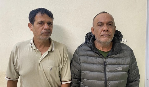 Hai người Iran và Pakistan giả Interpol cưỡng đoạt tiền du khách Bangladesh tại Hà Nội- Ảnh 1. Hai nghi phạm giả danh Interpol, đe dọa, chiếm đoạt tiền của du khách nước ngoài đến Việt Nam du lịch - Ảnh: MINH AN