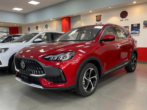 Tin tức giá xe: MG HS giảm giá mạnh, xe hạng C 'rẻ' hơn cả hạng B- Ảnh 3. Bản này có một vài điểm thay đổi ở ngoại thất như cụm đèn LED giao diện mới, lưới tản nhiệt lớn giống phong cách MG5, bộ mâm 18 inch 5 chấu kiểu mới - Ảnh: Đại lý MG