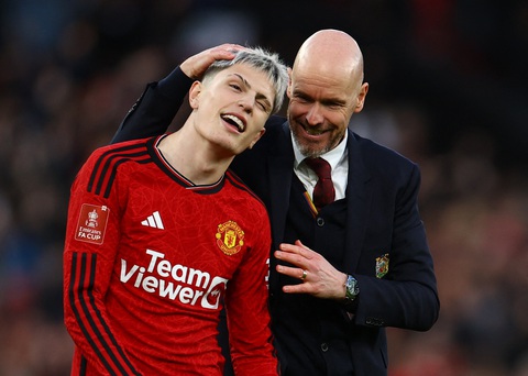 Erik Ten Hag: 'Man United đã chơi 35 phút hay nhất mùa giải'- Ảnh 2. HLV Erik Ten Hag dành lời khen cho màn trình diễn của các học trò - Ảnh: REUTERS