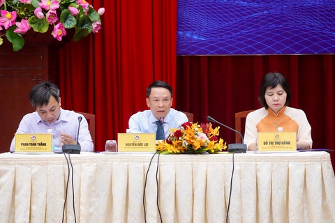 Tại sao tỉnh Sơn La không phân bổ kinh phí cho tác phẩm báo chí chất lượng cao?- Ảnh 1. Thường trực Hội Nhà báo Việt Nam chủ trì hội nghị - Ảnh: HỮU HẠNH