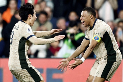 Tin tức thể thao sáng 18-3: Barcelona đánh bại Atletico Madrid; Alcaraz vô địch Indian Wells- Ảnh 2. Mbappe (phải) ghi hat-trick trong chiến thắng của PSG - Ảnh: REUTERS