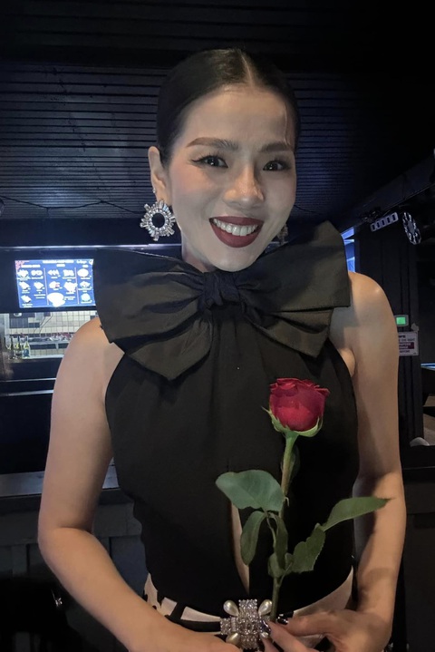 Lệ Quyên đáp trả khi bị netizen đăng ảnh 'dìm hàng nhan sắc'- Ảnh 4. Nữ ca sĩ trách khán giả khi xin chụp ảnh nói yêu cô nhưng lại đăng ảnh dìm hàng cô