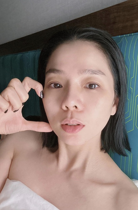 Lệ Quyên đáp trả khi bị netizen đăng ảnh 'dìm hàng nhan sắc'- Ảnh 3. Lệ Quyên đăng ảnh cận mặt mộc đáp trả hình ảnh bị dìm hàng không thương tiếc