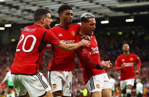 Erik Ten Hag: 'Man United đã chơi 35 phút hay nhất mùa giải'- Ảnh 1. Man United đã chơi kiên cường và giành chiến thắng trước Liverpool - Ảnh: REUTERS