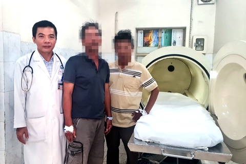 Ngủ trưa gần máy phát điện, hai người đàn ông ngộ độc khí CO bất tỉnh- Ảnh 1. Sức khỏe hai bệnh nhân đã ổn định sau khi được điều trị ngộ độc do nằm ngủ gần máy phát điện - Ảnh: A.B.