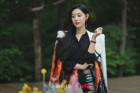 'Queen of tears' của Kim Ji Won là phim Hàn hot nhất toàn cầu - Ảnh 2. 'Queen of tears' của Kim Ji Won là phim Hàn hot nhất toàn cầu - Ảnh 2.