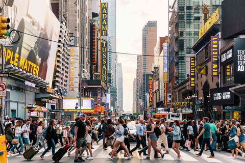Gen Z đang gây khủng hoảng nhà ở tại New York?- Ảnh 1. Thế hệ gen Z bị thu hút bởi văn hóa, phong cách sống và sự năng động của thành phố New York, Mỹ - Ảnh: TRIPSAVVY