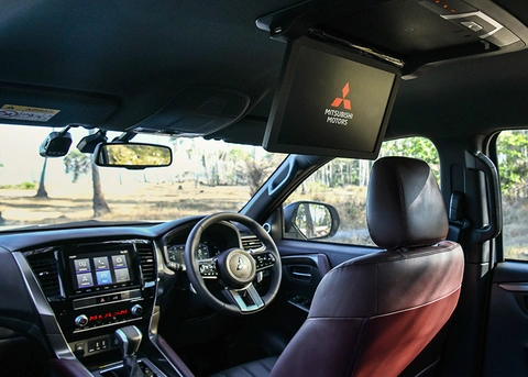 Mitsubishi Pajero Sport 2024 ra mắt: Tập trung nâng cấp động cơ và hệ truyền động- Ảnh 3. Nhìn chung nội, ngoại thất Mitsubishi Pajero Sport được cải tiến không nhiều so với bản facelift 2019 - Ảnh: Mitsubishi