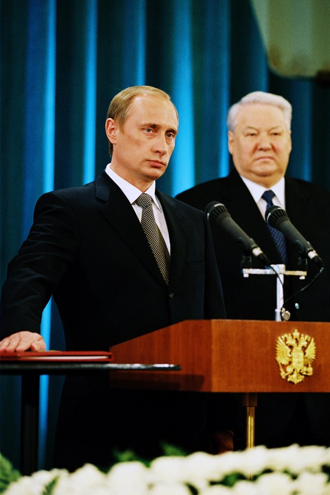 Nhìn lại các nhiệm kỳ tổng thống của ông Putin- Ảnh 2. Tổng thống Putin trong lễ tuyên thệ nhậm chức năm 2000 - Ảnh: Điện Kremlin