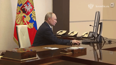 Tin tức thế giới 18-3: Ông Putin tái đắc cử tổng thống; Cử tri Nga bỏ phiếu cao kỷ lục- Ảnh 3. Tổng thống Nga Vladimir Putin bỏ phiếu bầu trực tuyến tại dinh thự Novo-Ogaryovo ở ngoại ô Matxcơva hôm 15-3 - Nguồn: Điện Kremlin