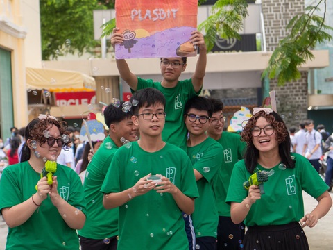 Sở Giáo dục và Đào tạo TP.HCM đề xuất tách Trường THPT chuyên Trần Đại Nghĩa thành 2 trường- Ảnh 2. Học sinh Trường THPT chuyên Trần Đại Nghĩa trong một hoạt động ngoại khóa - Ảnh: Nhà trường cung cấp