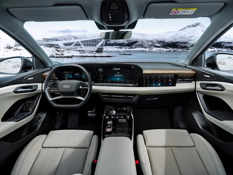 Audi Q6 e-tron 2025 ra mắt: Chủ lực xe điện tầm trung mới- Ảnh 4. Giao diện 3 màn hình có lẽ đã thành tiêu chuẩn trên các hãng xe sang thuộc Tập đoàn Volkswagen như Audi và Porsche - Ảnh: Audi