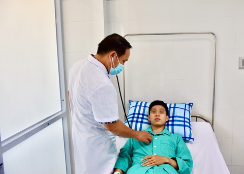 Bệnh nhân bị ngộ độc được chữa trị tại Bệnh viện Đa khoa Yersin Nha Trang - Ảnh: MINH CHIẾN Bệnh nhân bị ngộ độc được chữa trị tại Bệnh viện Đa khoa Yersin Nha Trang - Ảnh: MINH CHIẾN