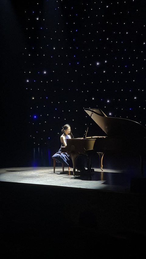 Nghệ sĩ piano Trần Lê Bảo Quyên biểu diễn mở màn chương trình hòa nhạc bế mạc tại Nhà hát Dalat Opera House Nghệ sĩ piano Trần Lê Bảo Quyên biểu diễn mở màn chương trình hòa nhạc bế mạc tại Nhà hát Dalat Opera House