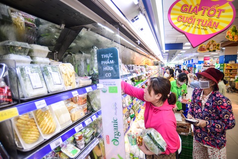 Dịp “Tháng tiêu dùng xanh”, hàng loạt sản phẩm thực phẩm tươi sống được giảm giá sâu trên các siêu thị thuộc hệ thống Saigon Co.op - Ảnh: QUANG ĐỊNH Dịp “Tháng tiêu dùng xanh”, hàng loạt sản phẩm thực phẩm tươi sống được giảm giá sâu trên các siêu thị thuộc hệ thống Saigon Co.op - Ảnh: QUANG ĐỊNH