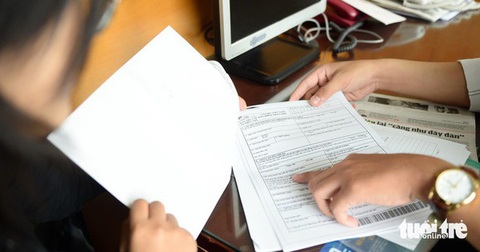 Hết sợ bị ép mua bảo hiểm được không?- Ảnh 1. Thông tư 67 của Bộ Tài chính cấm ngân hàng bán bảo hiểm liên kết đầu tư kèm giải ngân khoản vay - Ảnh: BÔNG MAI