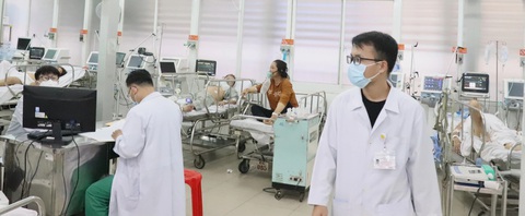 Tin tức sáng 20-3: Nắng nóng, TP.HCM kiểm tra phòng cháy chữa cháy biển quảng cáo- Ảnh 3. Bệnh viện Chợ Rẫy (TP.HCM) đánh giá cao vai trò của công tác nhiễm khuẩn trong chăm sóc, điều trị người bệnh - Ảnh: XUÂN MAI