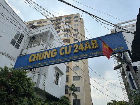 Vụ cư dân kiện ban quản trị cắt nước cả năm: 'Phép vua' thua ban quản trị?- Ảnh 1. Chung cư 24AB, phường 25, quận Bình Thạnh - Ảnh: THẢO LÊ
