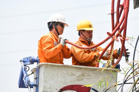 Nếu cần, EVN sẵn sàng mượn hàng nghìn máy phát điện diesel dự phòng- Ảnh 1. EVN chuẩn bị các nguồn phát để đáp ứng nhu cầu điện trong tình huống khẩn cấp - Ảnh: EVN