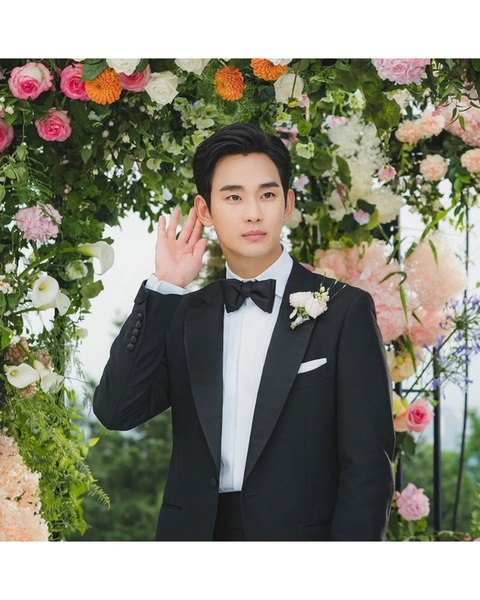 Hyun Bin và Son Ye Jin làm cameo 'Queen of tears' theo cách không ngờ- Ảnh 4. Tạo hình chú rể của Kim Soo Hyun