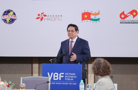 Thủ tướng kêu gọi nhà đầu tư FDI thực hiện tinh thần 'ba tiên phong'- Ảnh 2. Thủ tướng khẳng định với cộng đồng nhà đầu tư sẽ không để thiếu điện cho sản xuất - Ảnh: VGP