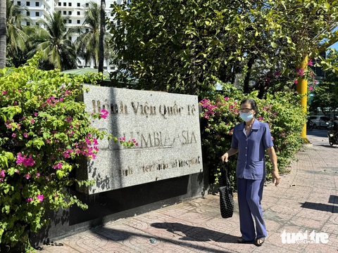 Cận cảnh lối đi xuyên qua Bệnh viện Nhân dân Gia Định và Bệnh viện Ung bướu- Ảnh 7. Bệnh viện Nhân dân Gia Định kiến nghị sử dụng phần đất Bệnh viện Quốc tế Columbia Asia Gia Định sát bên đã ngừng hoạt động để mở rộng khu khám, tránh tình trạng quá tải - Ảnh: THU HIẾN