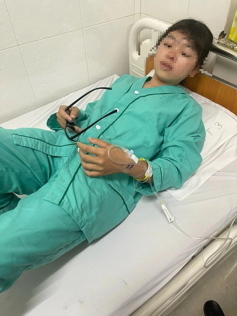 Nữ sinh lớp 8 bị chặn đánh hội đồng phải nhập viện- Ảnh 1. Hiện nay cháu T. vẫn đang điều trị tại bệnh viện - Ảnh: TÂM AN