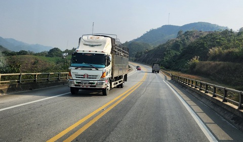 Bộ đề nghị địa phương nghiên cứu, đề xuất phương án nâng cấp các tuyến đường cao tốc phân kỳ- Ảnh 1. Cao tốc Nội Bài - Lào Cai có đoạn Yên Bái - Lào Cai dài 82,75km phân kỳ đầu tư 2 làn xe, khai thác từ tháng 9-2014 - Ảnh: TUẤN PHÙNG