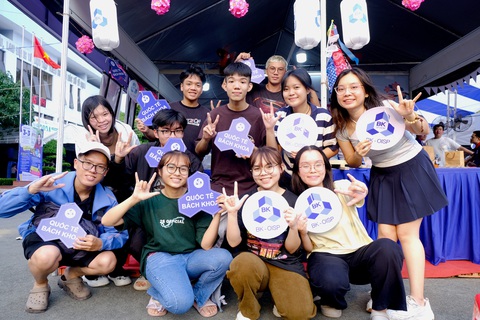 Sinh viên Trường ĐH Bách khoa (ĐH Quốc gia TP.HCM) sẵn sàng đón tiếp học sinh, phụ huynh đến ngày hội tư vấn - Ảnh: NGỌC PHƯỢNG Sinh viên Trường ĐH Bách khoa (ĐH Quốc gia TP.HCM) sẵn sàng đón tiếp học sinh, phụ huynh đến ngày hội tư vấn - Ảnh: NGỌC PHƯỢNG