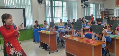 Thông tin về mô hình 5S ngành giáo dục TP.HCM sẽ triển khai năm 2024- Ảnh 1. Tiết học mở ở Trường tiểu học Đống Đa, quận Tân Bình, TP.HCM: tiết học mời phụ huynh đến học cùng con để hiểu hơn về đổi mới giáo dục. Đây cũng được xem là một trong những hoạt động thuộc mô hình 5S - Ảnh: H.HG