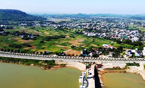 Giải phóng mặt bằng dự án 3.500 tỉ đồng, tìm mãi không ra chủ đất- Ảnh 2. Dù rất nỗ lực nhưng hiện vẫn còn 5 thửa đất nông nghiệp ở xã Tịnh An không tìm ra chủ - Ảnh: T.M
