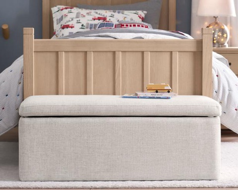 10 ý tưởng lưu trữ thú nhồi bông gọn gàng và đẹp nhà- Ảnh 12. Chiếc ghế đa năng có nắp đậy có thể sử dụng cho đến khi trẻ lớn - Ảnh: HGTV