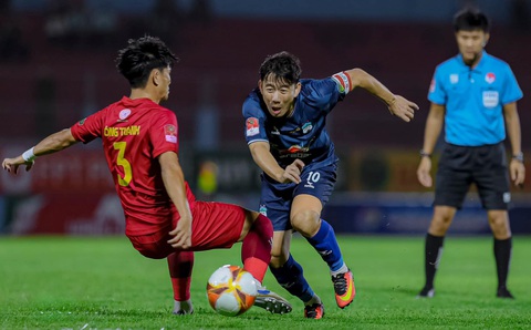 Minh Vương (phải) cùng CLB HAGL sẽ vượt qua khó khăn? Ảnh: HAGL FC Minh Vương (phải) cùng CLB HAGL sẽ vượt qua khó khăn? - Ảnh: HAGL FC