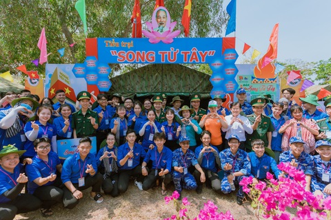 Tuyên dương bộ đội biên phòng, vun bồi tình yêu biển đảo- Ảnh 4. Trại sinh tiểu trại Song Tử Tây, tên một đảo trong quần đảo Trường Sa, tại hội trại "Tuổi trẻ giữ biển" 2024 - Ảnh: THÀNH ĐOÀN