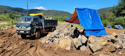 Trúng đấu giá khoáng sản rồi để im, thu hồi được không?- Ảnh 1. Hoạt động khai thác khoáng sản tại một mỏ đá ở tỉnh Gia Lai - Ảnh: BỒNG SƠN