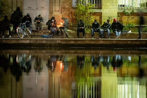 Một nhóm hút cocaine ở Paris - Ảnh: AFP Một nhóm hút cocaine ở Paris - Ảnh: AFP