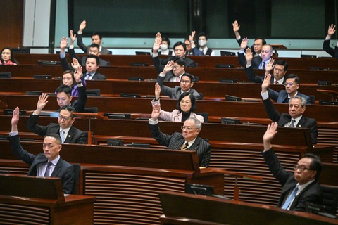 Các nhà lập pháp Hong Kong biểu quyết trong phiên họp thông qua luật an ninh quốc gia mới ngày 19-3 - Ảnh: AFP Các nhà lập pháp Hong Kong biểu quyết trong phiên họp thông qua luật an ninh quốc gia mới ngày 19-3 - Ảnh: AFP