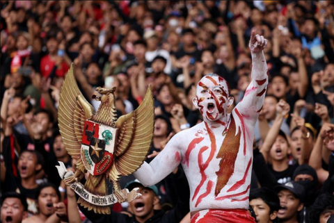 Sân vận động khổng lồ của Indonesia ‘cháy vé’ trận gặp Việt Nam- Ảnh 1. Cổ động viên Indonesia rất chờ đợi trận đấu với tuyển Việt Nam - Ảnh: ICHSAN