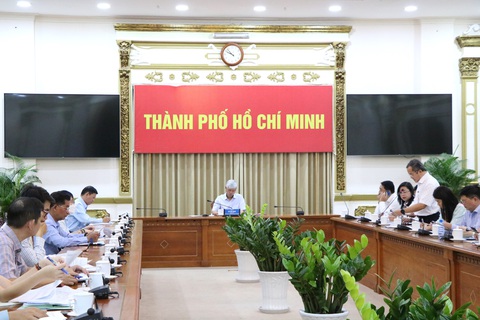 Nhiều trường hợp mất do COVID-19 vẫn chưa nhận mai táng phí, quận 11 kiến nghị gỡ khó- Ảnh 1. Toàn cảnh buổi làm việc - Ảnh: CẨM NƯƠNG