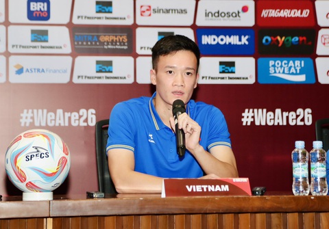 Hoàng Đức muốn thắng Indonesia để làm quà sinh nhật cho HLV Troussier- Ảnh 1. Hoàng Đức trong buổi họp báo ngày 20-3 - Ảnh: NGUYÊN KHÔI