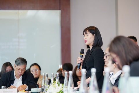 Thuốc lá thế hệ mới được bày bán công khai- Ảnh 2. Ghi nhận những ý kiến đa chiều của các Bộ, ngành cũng như của các chuyên gia, bà Đinh Thị Thu Thủy đại diện Bộ Y tế cho biết, Bộ lắng nghe ý kiến phản hồi của các bên để có cơ sở thuyết phục Quốc hội, từ đó, ban hành các chính sách phù hợp.