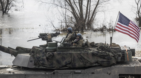 Lính Mỹ trên xe tăng Abrams tham gia cuộc tập trận của NATO ở Korzeniowa, Ba Lan ngày 4-3 - Ảnh: AFP Lính Mỹ trên xe tăng Abrams tham gia cuộc tập trận của NATO ở Korzeniowa, Ba Lan ngày 4-3 - Ảnh: AFP