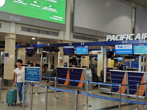Cục Hàng không yêu cầu Pacific Airlines 3 nội dung trước mắt- Ảnh 2. Các quầy thủ tục của Pacific Airlines vắng lặng sau khi hãng không còn máy bay khai thác - Ảnh: CÔNG TRUNG